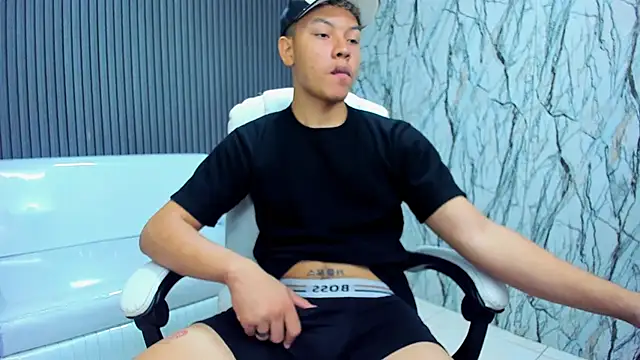 Snapshot of marcus_20 chatting on 12/02/25, 02:34 marcus 20 online show from 12/02/25, 02:34