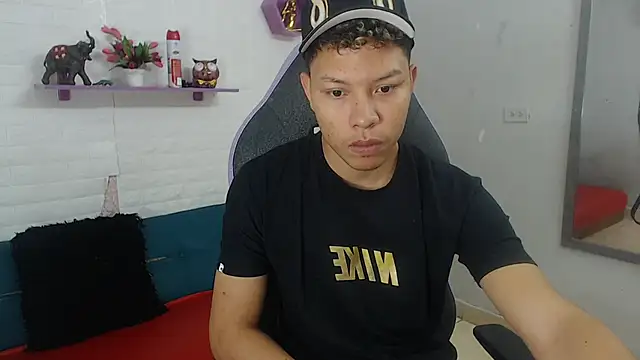 Snapshot of marcus_20 chatting on 12/05/25, 02:03 marcus 20 online show from 12/05/25, 02:03