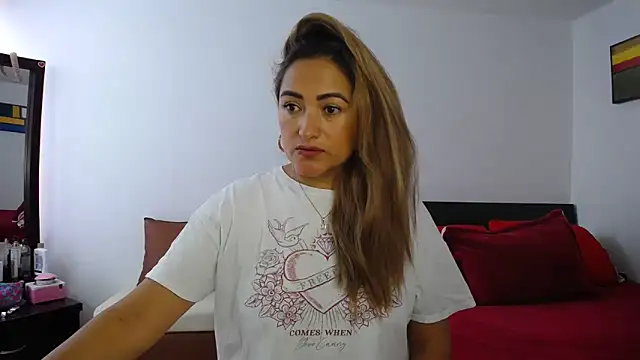 Snapshot of ximenaxcite19 chatting on 04/13/26, 12:32 ximenaxcite19 online show from 04/13/26, 12:32