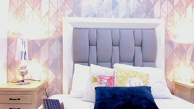 miss vivienne online show from 02/05/26, 07:40