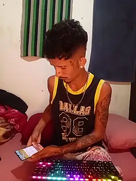 Snapshot of theyllorwillian chatting on 06/18/26, 12:20 theyllorwillian online show from 06/18/26, 12:20