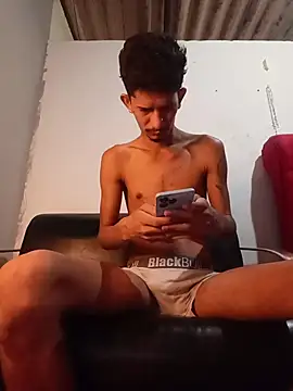 Snapshot of theyllorwillian chatting on 07/15/26, 12:10 theyllorwillian online show from 07/15/26, 12:10