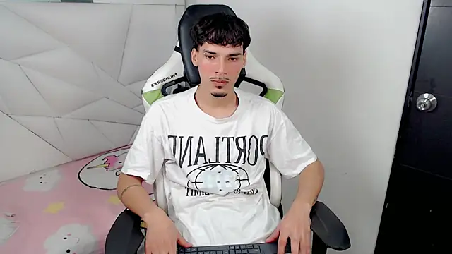 Snapshot of Yankeee_ chatting on 11/29/25, 03:53 Yankeee online show from 11/29/25, 03:53