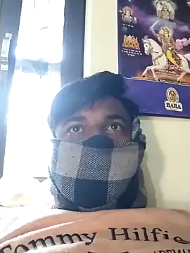 Snapshot of Harry254238 chatting on 12/21/25, 04:52 Harry254238 online show from 12/21/25, 04:52