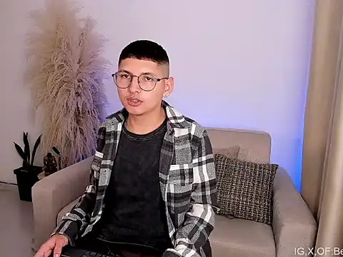 Snapshot of Juan_belmont chatting on 04/17/26, 01:41 Juan belmont online show from 04/17/26, 01:41