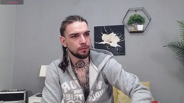 Snapshot of KaneHunter chatting on 04/21/26, 02:51 KaneHunter online show from 04/21/26, 02:51