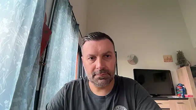 Snapshot of coolsmith81 chatting on 06/15/26, 07:43 coolsmith81 online show from 06/15/26, 07:43