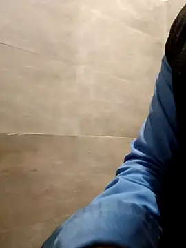 Snapshot of achut32 chatting on 11/30/25, 01:42 achut32 online show from 11/30/25, 01:42