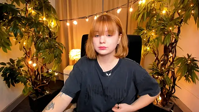 Snapshot of AsiaBritney chatting on 11/26/25, 01:12 AsiaBritney online show from 11/26/25, 01:12