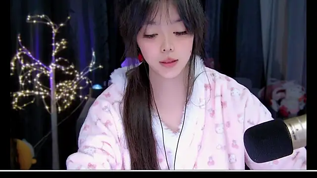 Snapshot of Guoguo_1 chatting on 11/29/25, 08:06 Guoguo 1 online show from 11/29/25, 08:06