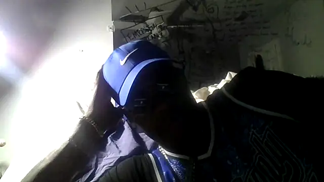 Snapshot of YOUNGmj6023 chatting on 12/20/25, 04:19 YOUNGmj6023 online show from 12/20/25, 04:19