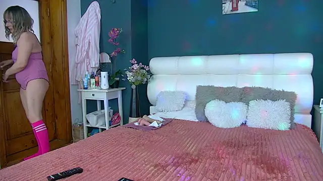 Cougar Milff online show from 04/09/26, 02:00