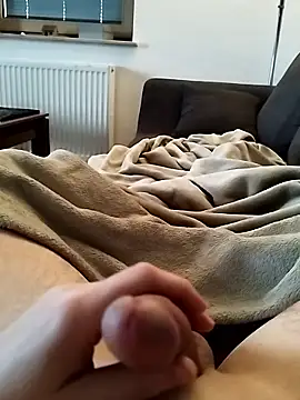 Snapshot of Basti104 chatting on 01/10/26, 09:33 Basti104 online show from 01/10/26, 09:33