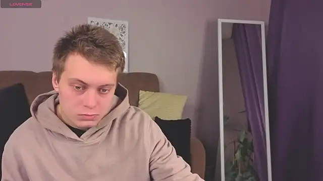 Snapshot of ZheRealKrugi chatting on 12/14/25, 11:26 ZheRealKrugi online show from 12/14/25, 11:26