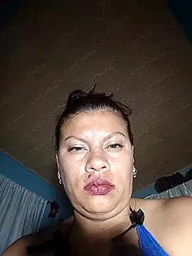 Snapshot of daphne-glow chatting on 12/05/25, 02:42 daphne-glow online show from 12/05/25, 02:42