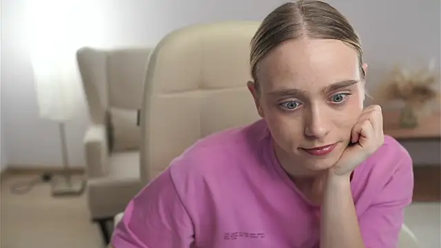 Snapshot of SharleneTaymon chatting on 12/01/25, 10:42 SharleneTaymon online show from 12/01/25, 10:42