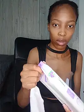 Snapshot of MsParisSmith chatting on 04/15/26, 10:10 MsParisSmith online show from 04/15/26, 10:10