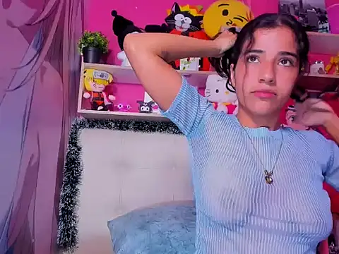 Snapshot of peachrouge chatting on 12/13/25, 10:04 peachrouge online show from 12/13/25, 10:04