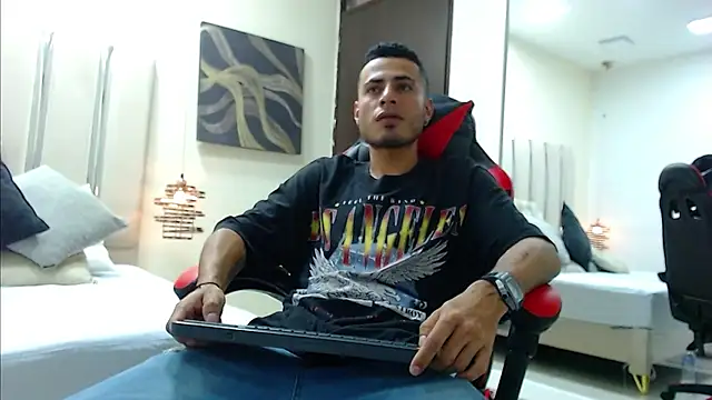 Snapshot of MatthewCullen chatting on 12/01/25, 09:20 MatthewCullen online show from 12/01/25, 09:20