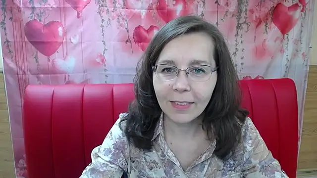 Snapshot of DaisyEdit chatting on 04/06/26, 05:19 DaisyEdit online show from 04/06/26, 05:19