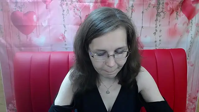 Snapshot of DaisyEdit chatting on 04/12/26, 05:23 DaisyEdit online show from 04/12/26, 05:23