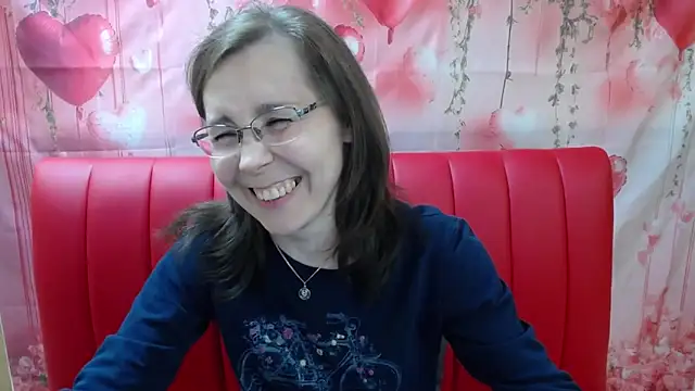 Snapshot of DaisyEdit chatting on 04/16/26, 11:22 DaisyEdit online show from 04/16/26, 11:22