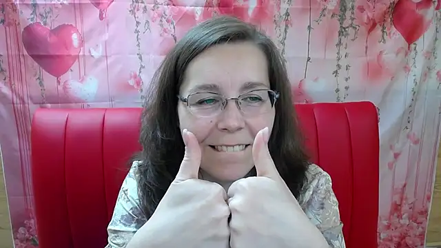 Snapshot of DaisyEdit chatting on 04/17/26, 11:24 DaisyEdit online show from 04/17/26, 11:24