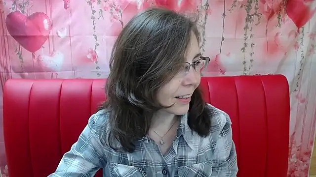 Snapshot of DaisyEdit chatting on 04/18/26, 05:11 DaisyEdit online show from 04/18/26, 05:11