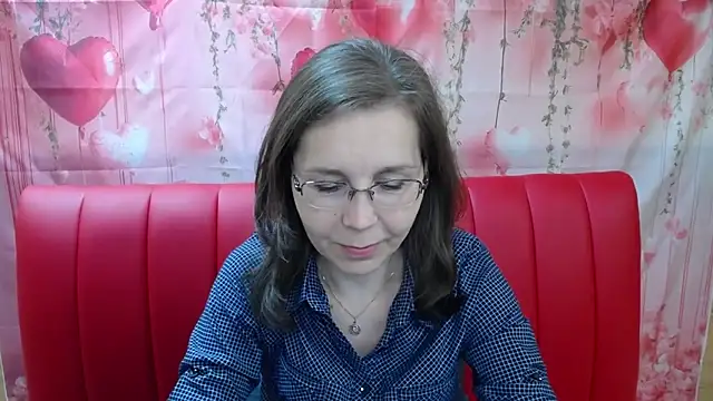 Snapshot of DaisyEdit chatting on 04/19/26, 05:18 DaisyEdit online show from 04/19/26, 05:18