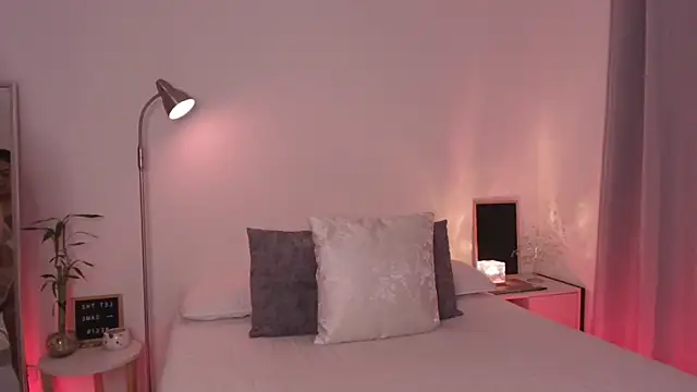 Snapshot of fluffycurls chatting on 03/19/26, 01:59 fluffycurls online show from 03/19/26, 01:59