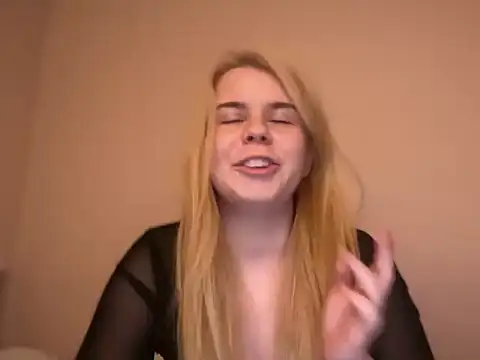 Snapshot of alexisbloom222 chatting on 12/20/25, 04:52 alexisbloom222 online show from 12/20/25, 04:52