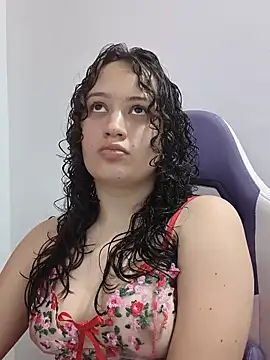 Snapshot of Alana_444 chatting on 05/19/26, 03:35 Alana 444 online show from 05/19/26, 03:35