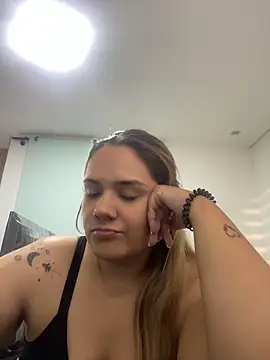LoreinnFox online show from 04/25/26, 10:29