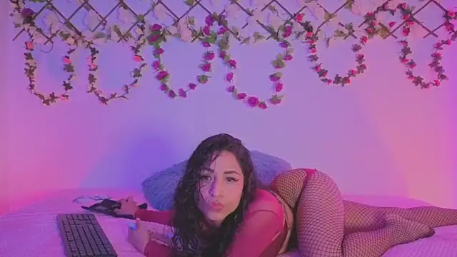 Snapshot of MarillynMorgan chatting on 11/28/25, 04:20 MarillynMorgan online show from 11/28/25, 04:20