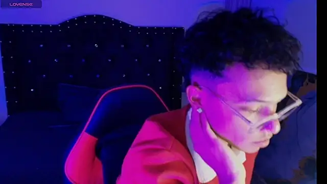 Snapshot of thian_blakee chatting on 12/01/25, 03:55 thian blakee online show from 12/01/25, 03:55