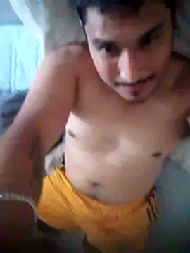 Snapshot of cristian112090 chatting on 06/13/26, 02:48 cristian112090 online show from 06/13/26, 02:48