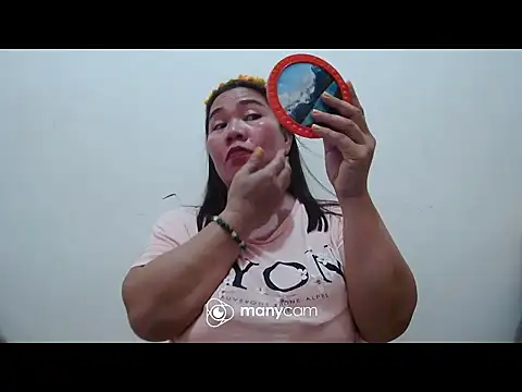 Snapshot of hottiemama69 chatting on 03/11/26, 12:11 hottiemama69 online show from 03/11/26, 12:11