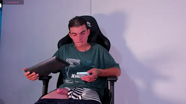 m0ntana777 online show from 12/02/25, 12:10