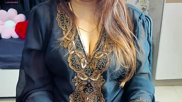 Snapshot of shawtty_lakshika23 chatting on 12/14/25, 07:58 shawtty lakshika23 online show from 12/14/25, 07:58