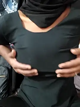 Zoyaa-Zubair online show from 12/21/25, 07:48