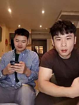 Snapshot of day-18 chatting on 04/28/26, 01:27 day-18 online show from 04/28/26, 01:27