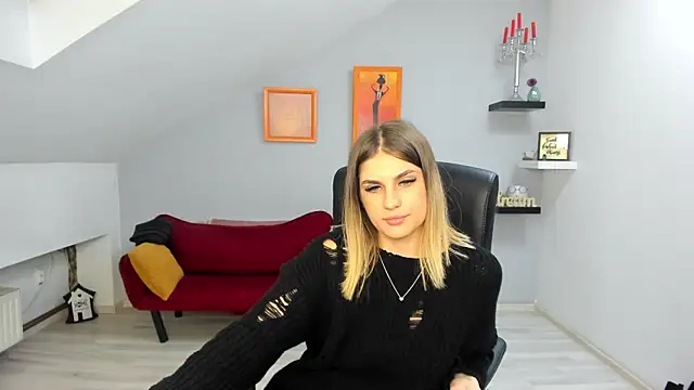 SarahOwenn online show from 12/22/25, 10:18