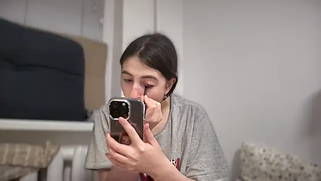 Snapshot of Aphr0ditee chatting on 03/05/26, 06:04 Aphr0ditee online show from 03/05/26, 06:04