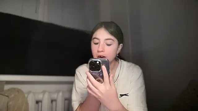 Snapshot of Aphr0ditee chatting on 03/08/26, 06:01 Aphr0ditee online show from 03/08/26, 06:01