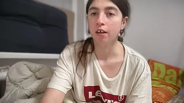 Snapshot of Aphr0ditee chatting on 03/17/26, 07:06 Aphr0ditee online show from 03/17/26, 07:06