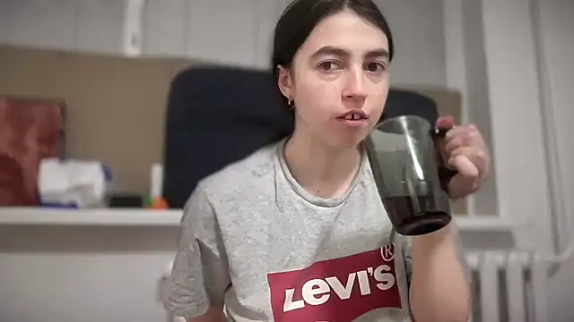 Snapshot of Aphr0ditee chatting on 03/25/26, 11:00 Aphr0ditee online show from 03/25/26, 11:00