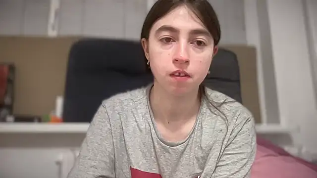 Snapshot of Aphr0ditee chatting on 03/26/26, 11:32 Aphr0ditee online show from 03/26/26, 11:32