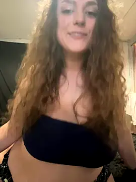 Snapshot of TittyQueen123 chatting on 12/01/25, 04:17 TittyQueen123 online show from 12/01/25, 04:17