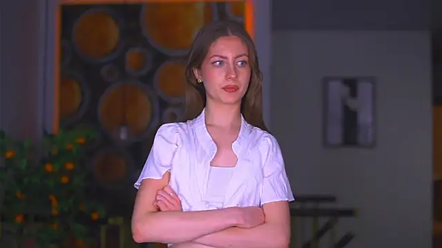 BellaPinneo online show from 11/30/25, 07:51