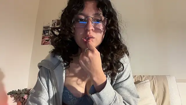 Alicatcua  online show from 03/23/26, 02:04